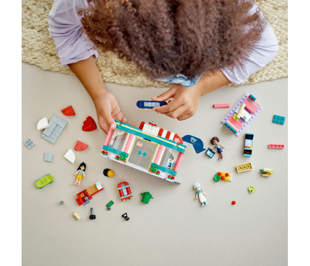 LEGO Friends 41728 Bar w śródmieściu Heartlake - 1090579 - zdjęcie 7